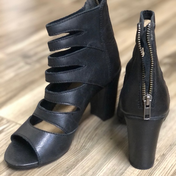 Heeled sandal - Picture 2 of 3